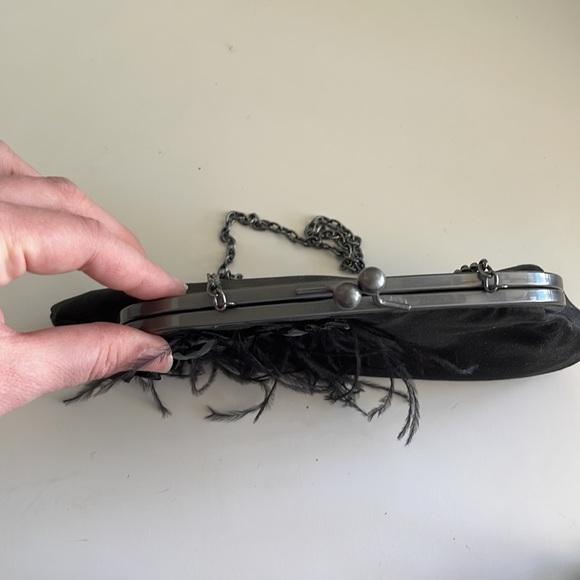 Black formal evening clutch. Feathers rhinestones. - Picture 7 of 8